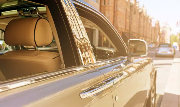 Rolls-Royce-Phantom-london-572×340