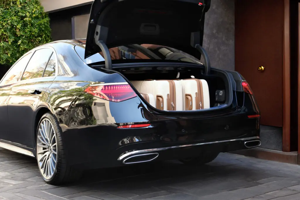 mercedes-s-class-chauffeur-car-with-luggage-1024×683